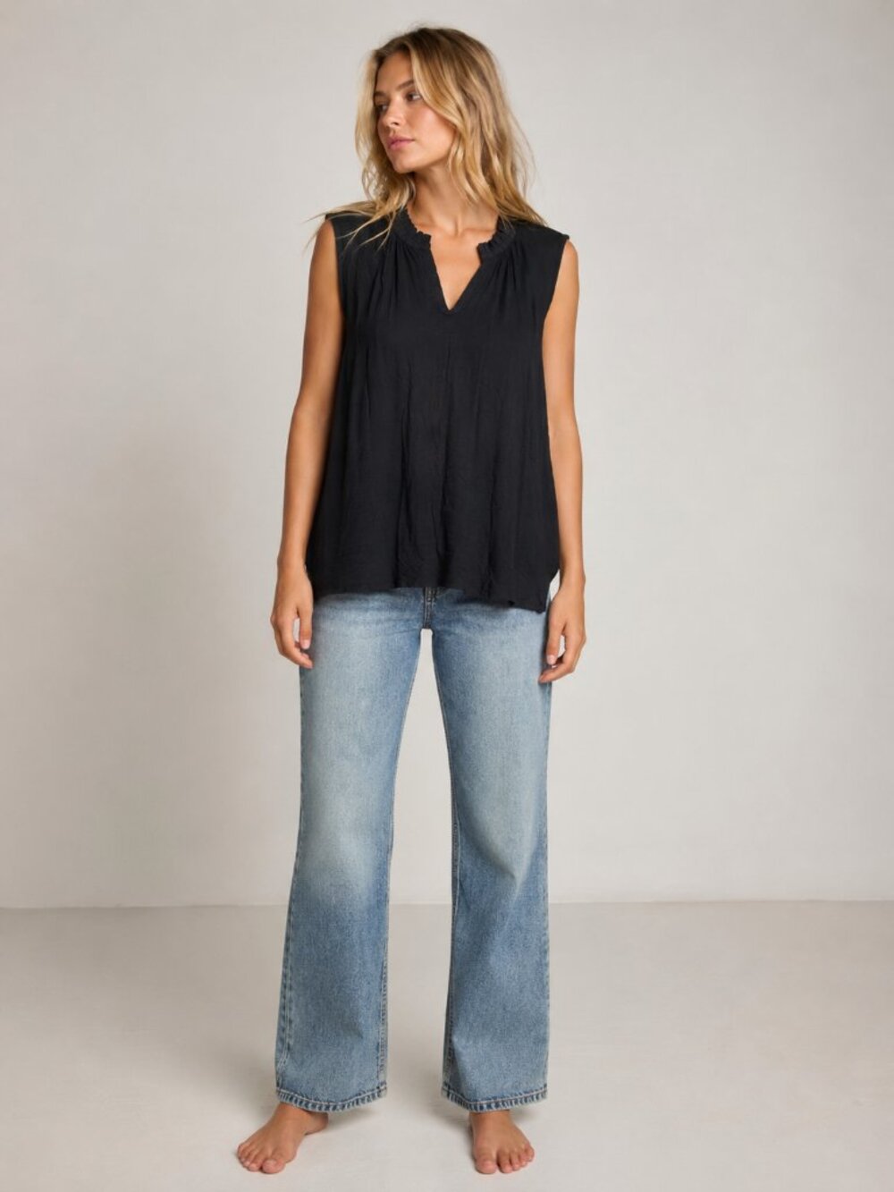 Banana Republic Ruffled V-Neck Shell Black Large #A3215 - Picture 1 of 7